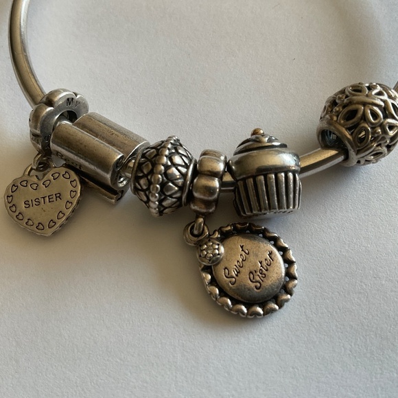 Pandora bangle and 6 pandora charms - Picture 2 of 3